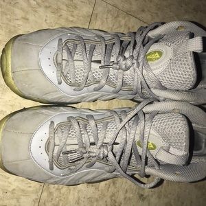 Wolf Grey foams youth size 7